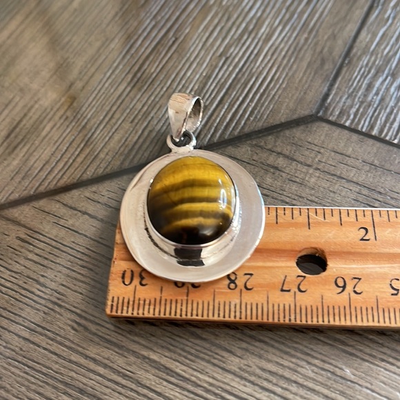 Vintage Oval Sterling Silver Pendant with A Tigers Eye Center - Picture 8 of 11